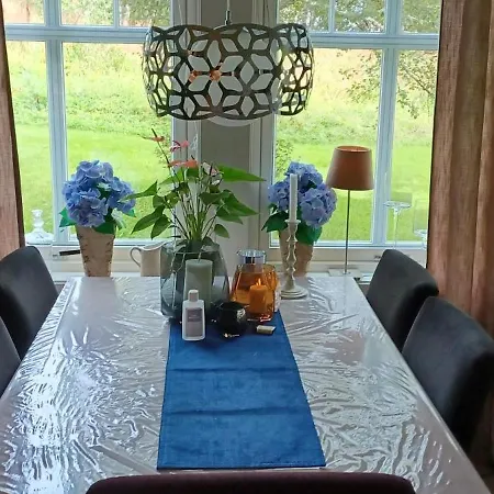 Rom Med To Senger Og Parkering